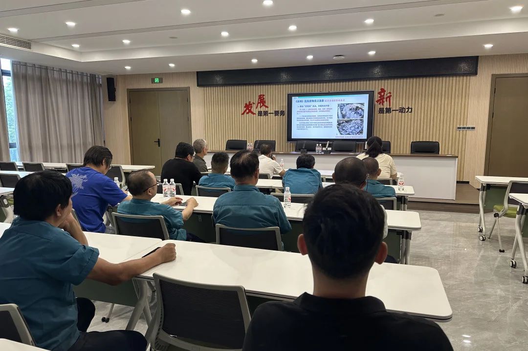 Changshu Polyester melu pelatihan kanggo nginterpretasi klausa Kunci Kebijakan Manajemen lingkungan sing standar kanggo sampah padhet industri umum